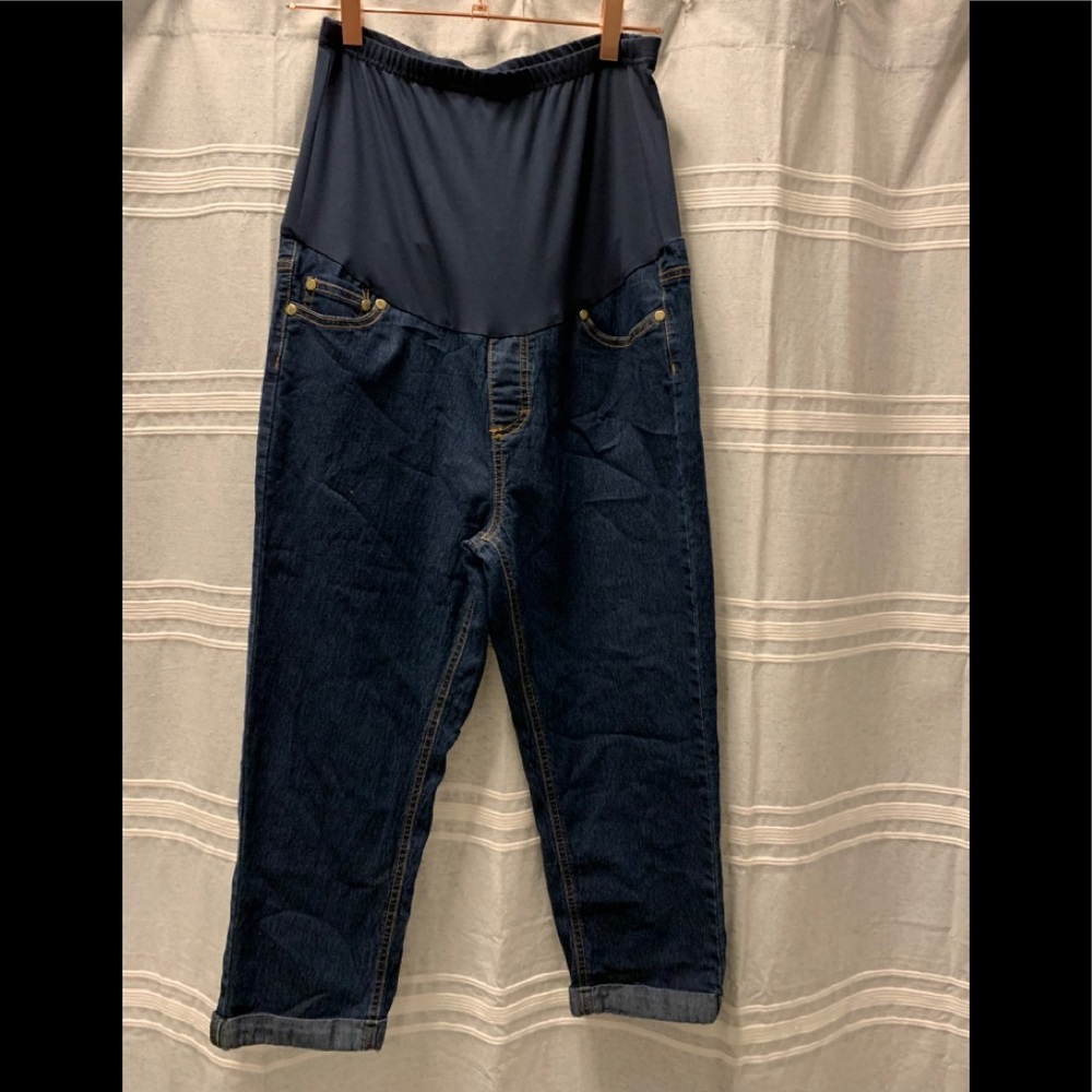 Maternity capri size large